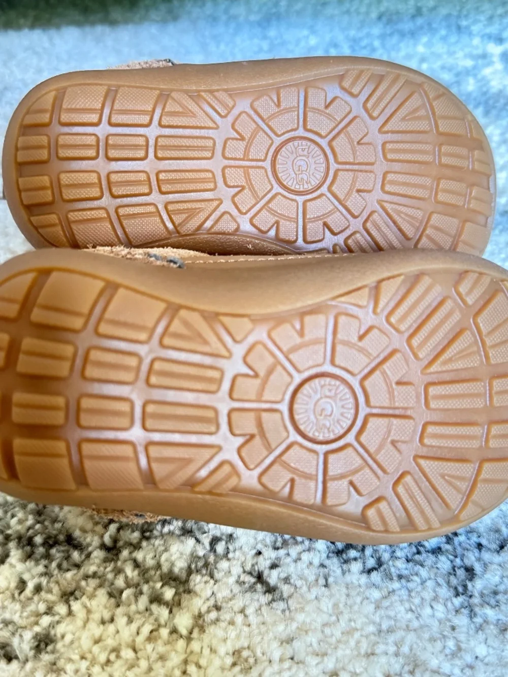New UGG Adventurer Sneaker Toddler Size 5T Chestnut
